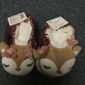 NWT girls sm/med reindeer slippers